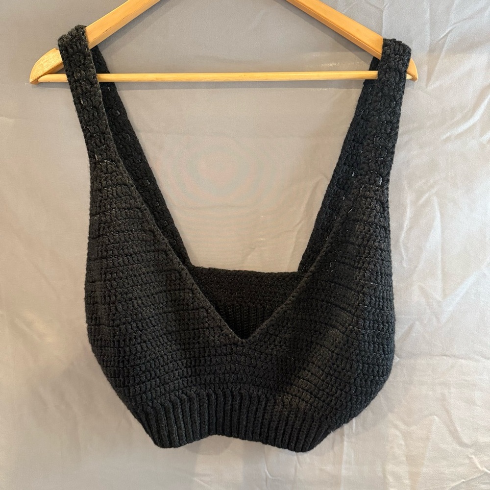 Black Knit Cropped Tank Top women’s size large to extra-large